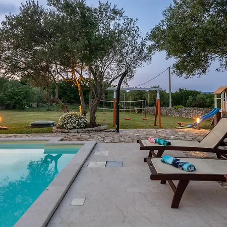 3 Bedroom Stunning Home In Krnica Krnica