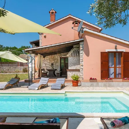 3 Bedroom Stunning Home In Krnica Holiday home Krnica
