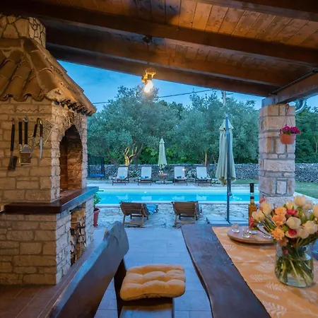 3 Bedroom Stunning Home In Krnica Holiday home *