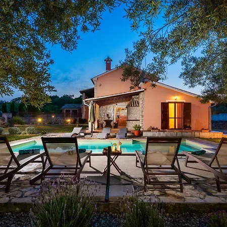 3 Bedroom Stunning Home In Krnica *