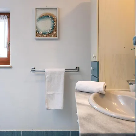 3 Bedroom Stunning Home In Krnica Holiday home