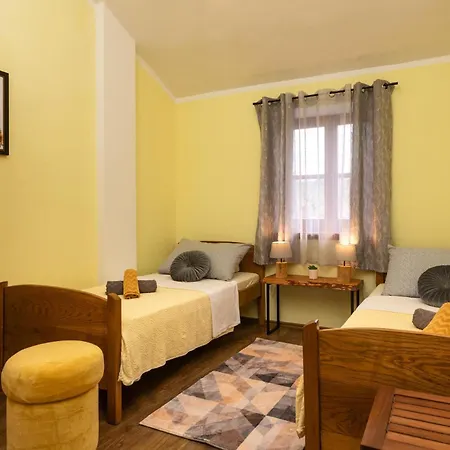 3 Bedroom Stunning Home In Krnica Holiday home