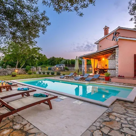 3 Bedroom Stunning Home In Krnica Holiday home Krnica