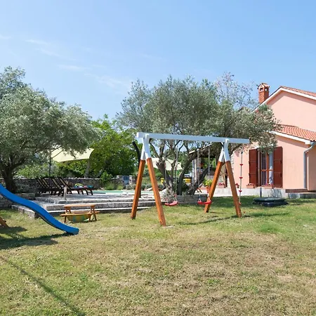 3 Bedroom Stunning Home In Krnica Krnica